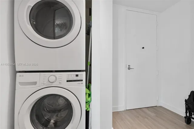 a close up view of a washer and dryer