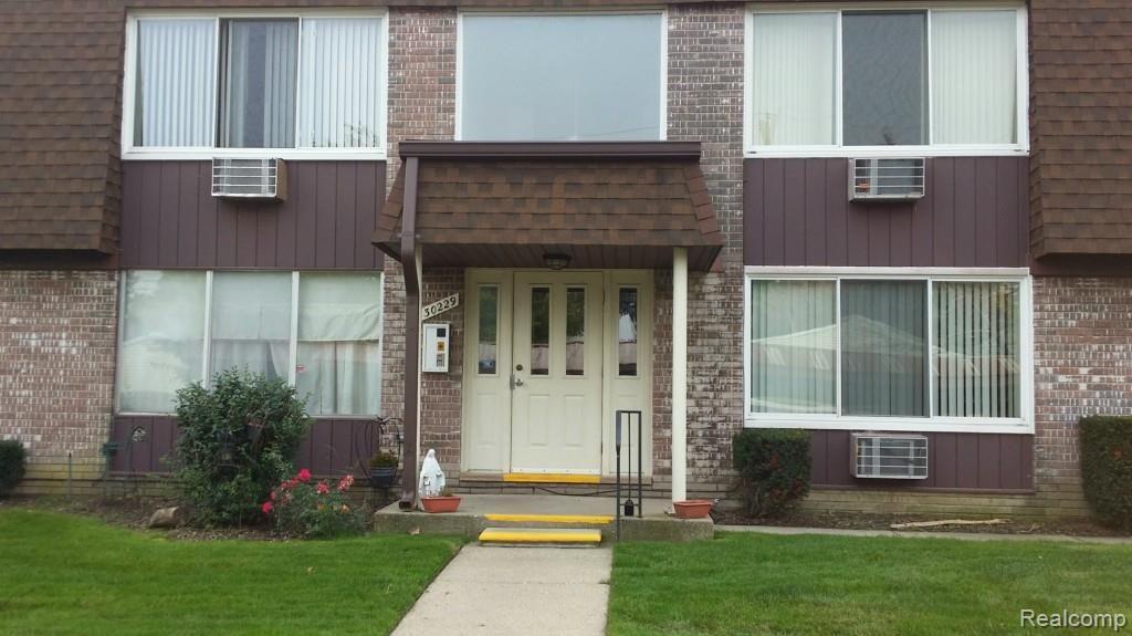 30229 Utica Road Roseville, MI 48066 - Photo 1 of 7 castle gardens front.jpg