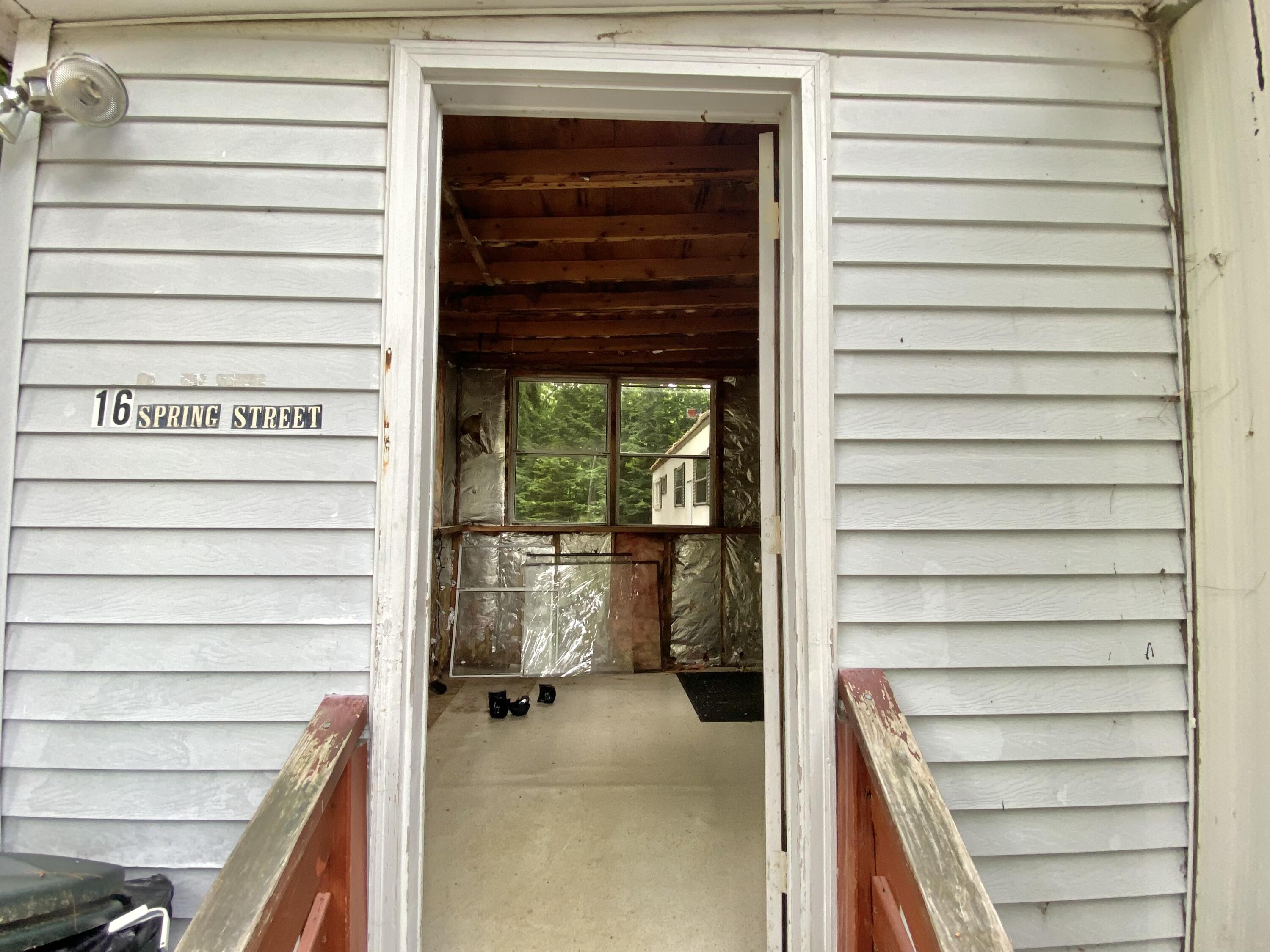 16 Spring Street Buxton, ME 04093 - Photo 3 of 21 8868B9F1-B3C9-4454-92BF-1352CC73F192