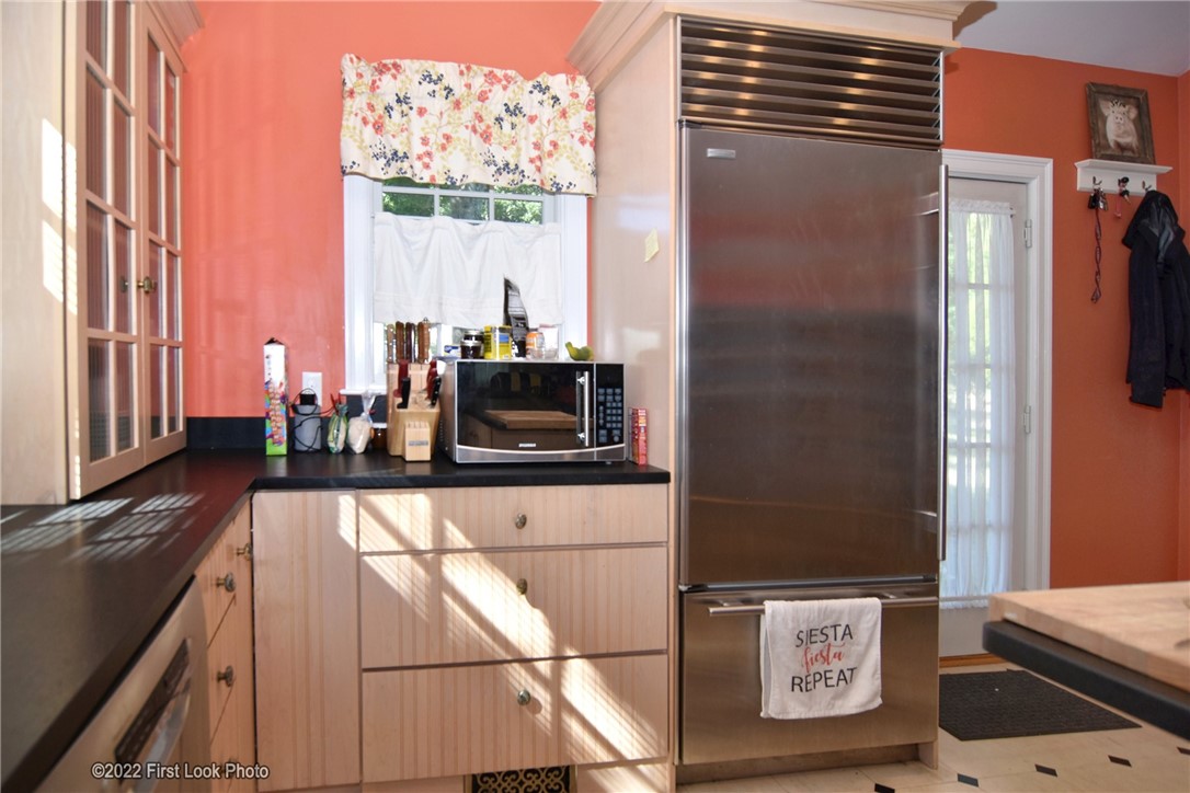 1010 Ten Rod Road North Kingstown, RI 02852 - Photo 5 of 27 Kitchen