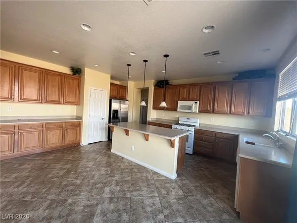 $2,900 | 6824 Mystic Plain Court, Las Vegas, NV 89149
