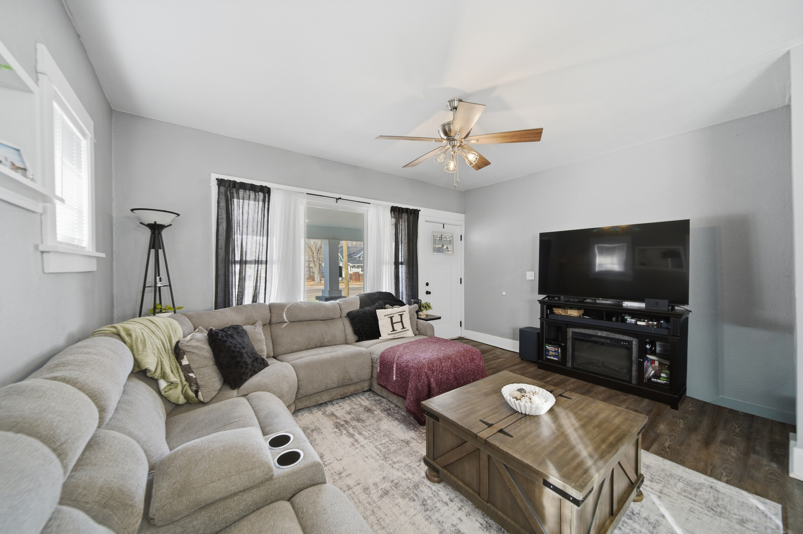 624 Palmyra Street Dixon, IL 61021 - Photo 13 of 29 a living room with furniture and a flat screen tv