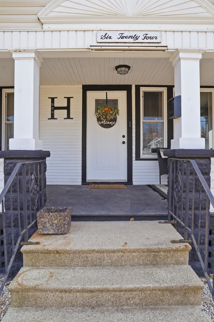 624 Palmyra Street Dixon, IL 61021 - Photo 4 of 29 a front view of a house with entryway