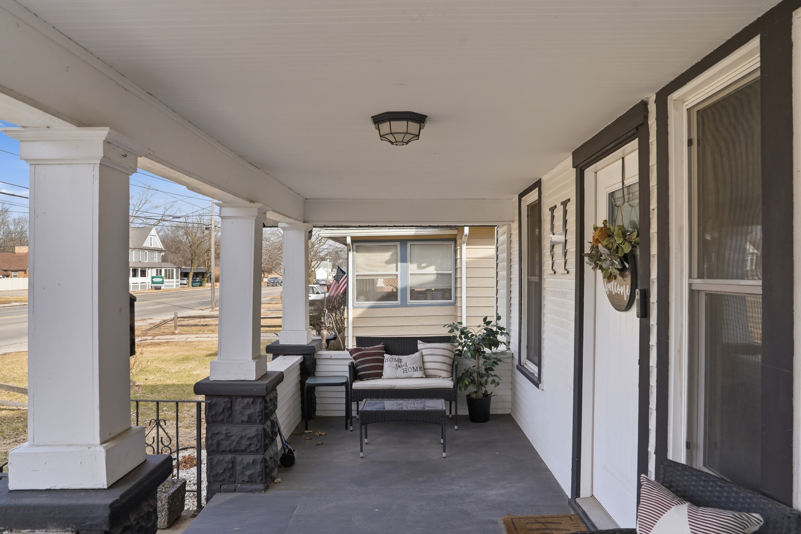 624 Palmyra Street Dixon, IL 61021 - Photo 5 of 29 a living room with furniture and a window