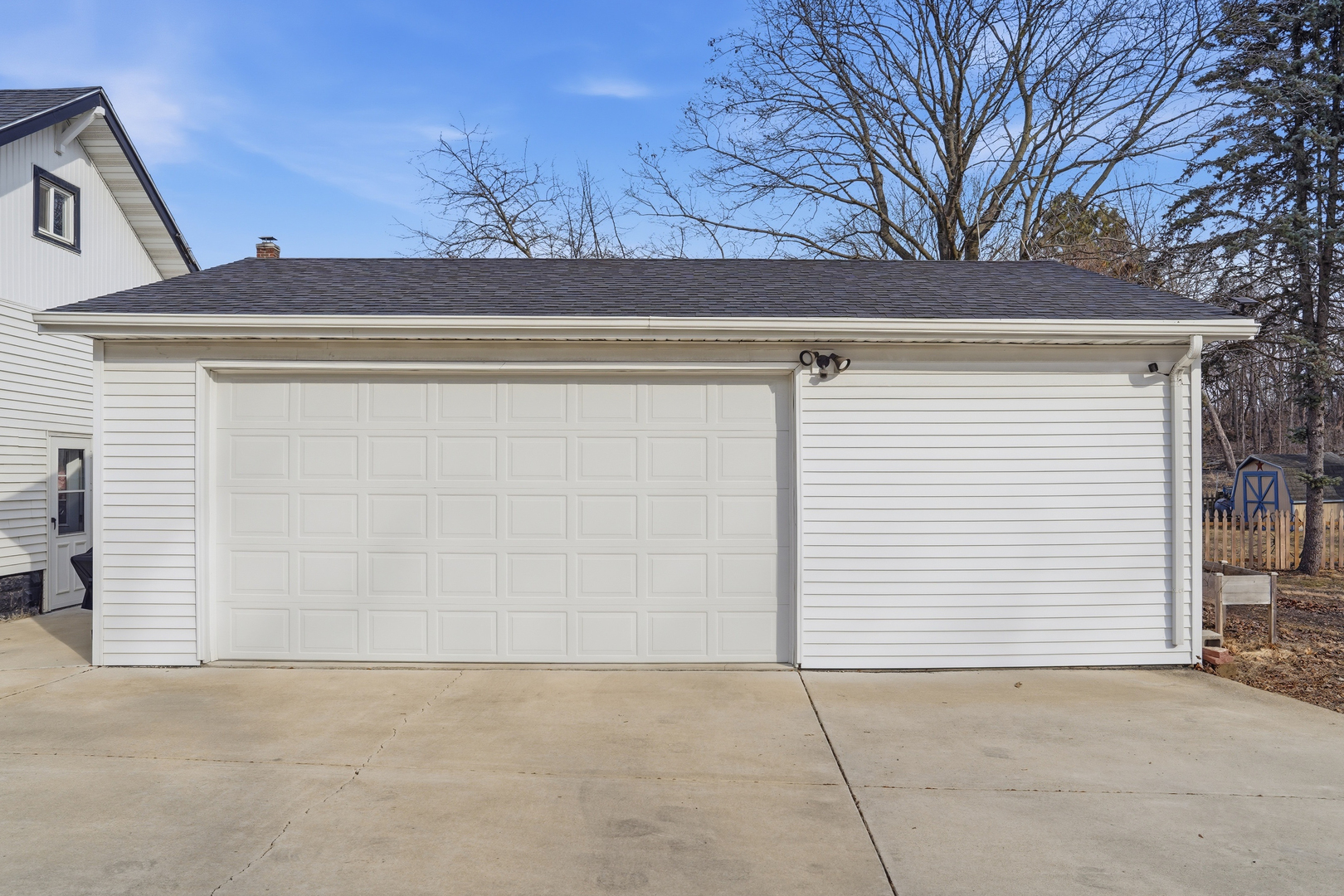 624 Palmyra Street Dixon, IL 61021 - Photo 7 of 29 a view of garage and yard
