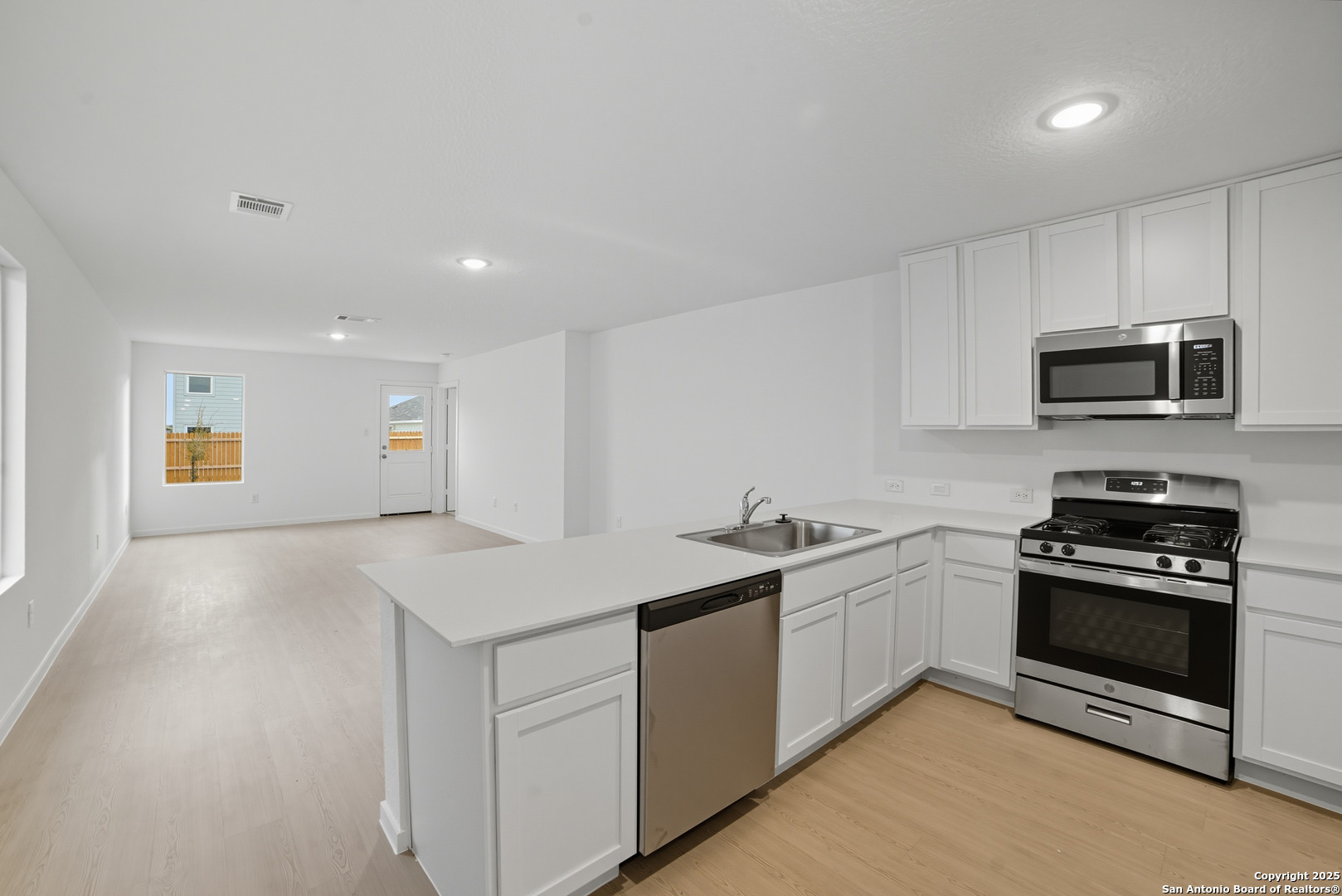 11546 Field Briar St. Hedwig, TX 78152 - Photo 2 of 13