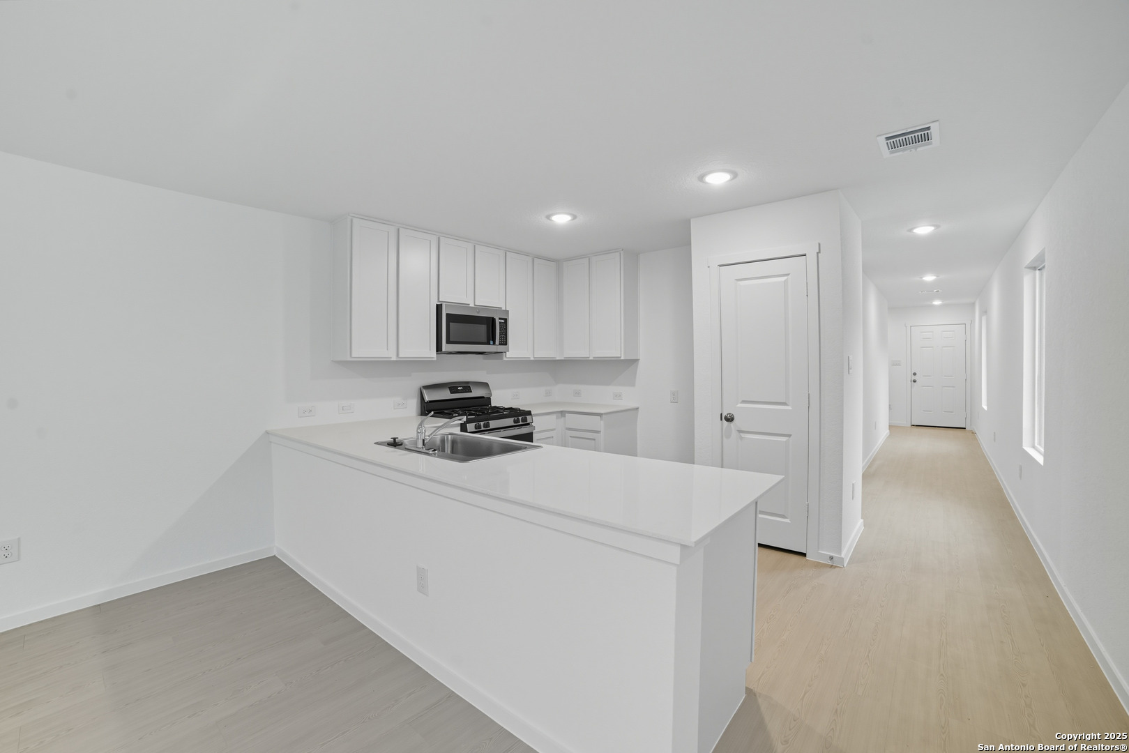 11546 Field Briar St. Hedwig, TX 78152 - Photo 3 of 13