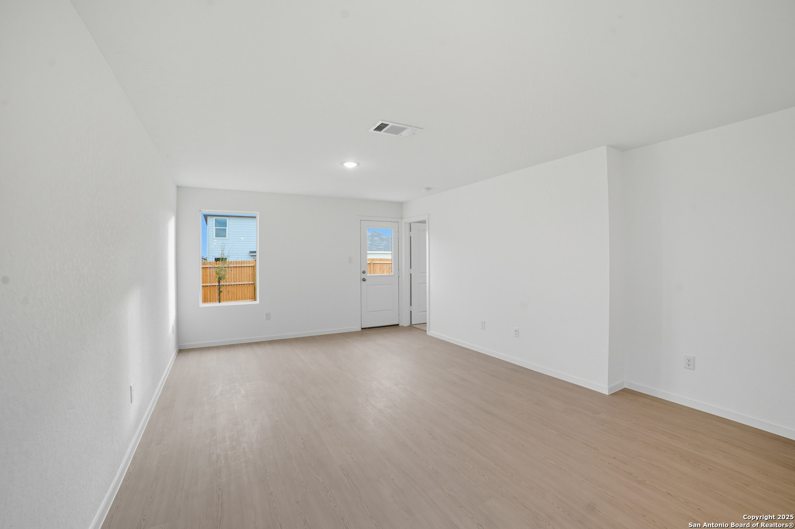 11546 Field Briar St. Hedwig, TX 78152 - Photo 4 of 13