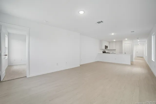 $1,900 | 11546 Field Briar, St. Hedwig, TX 78152