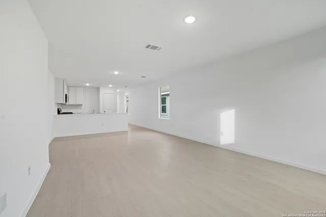 $1,900 | 11546 Field Briar, St. Hedwig, TX 78152