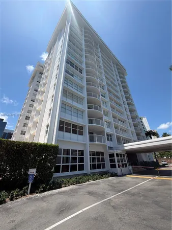 $3,600 | 1420 Brickell Bay Drive, Unit 1005C, Miami, FL 33131
