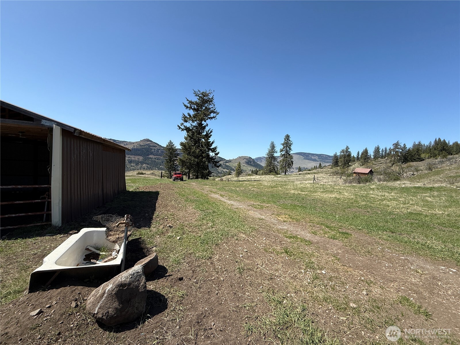26 Grandview Road Curlew, WA 99118 - Photo 31 of 34 a backyard of a house with table and chairs