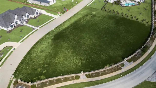 a view of a balcony with yard