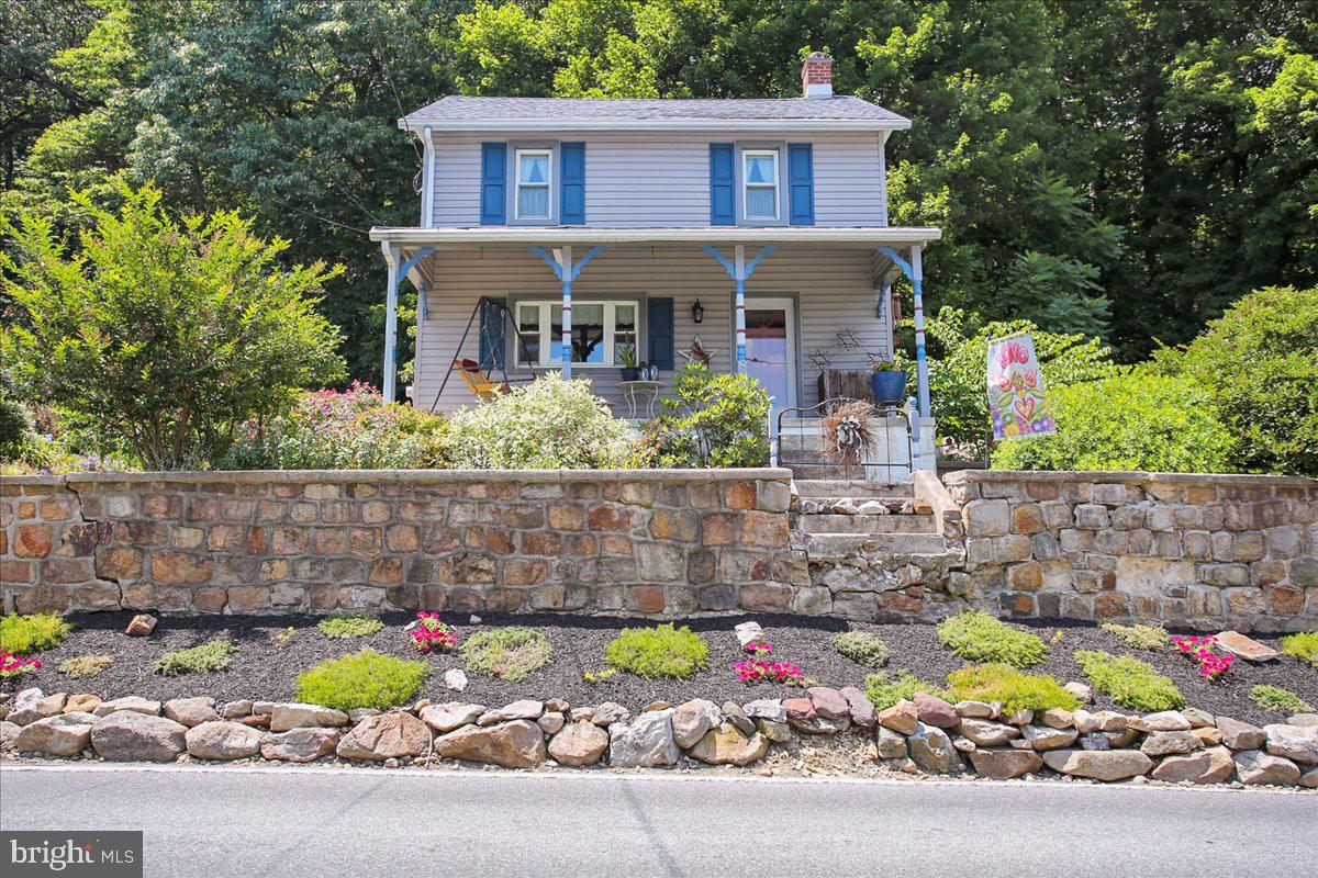 8 West Neversink Road Reading, PA 19606 - Photo 2 of 32 Gallery Image 2