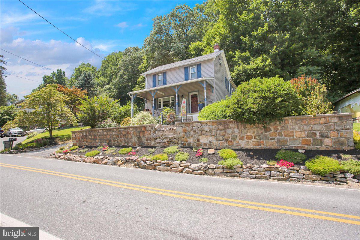 8 West Neversink Road Reading, PA 19606 - Photo 3 of 32 Gallery Image 3
