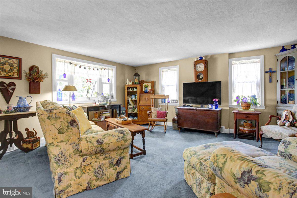 8 West Neversink Road Reading, PA 19606 - Photo 9 of 32 Gallery Image 9