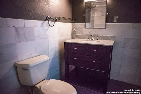 $1,300 | 8030 Broadway, Unit 102E, San Antonio, TX 78209