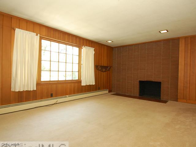 2470 Atwood Road Winston-Salem, NC 27103 - Photo 2 of 16 Den/Family/Great Room.