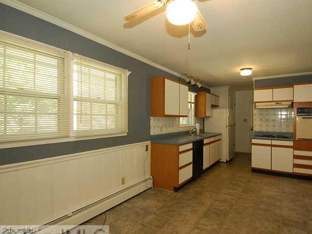 2470 Atwood Road Winston-Salem, NC 27103 - Photo 4 of 16 Breakfast.