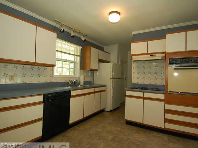 2470 Atwood Road Winston-Salem, NC 27103 - Photo 5 of 16 Kitchen.