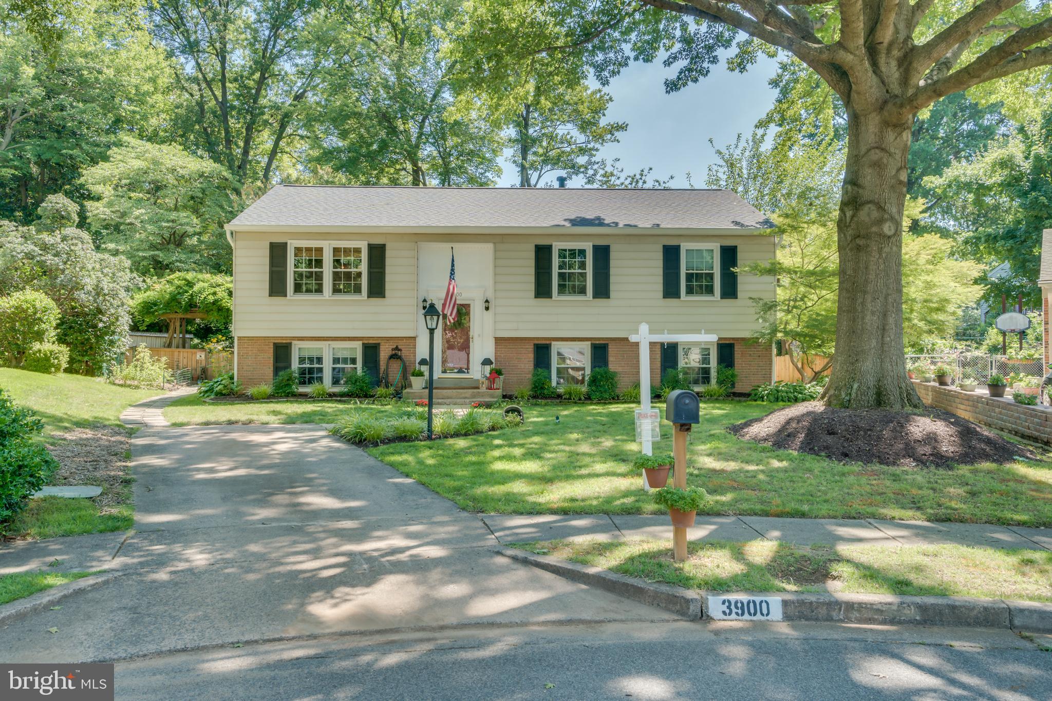 3900 Flagstone Terrace Alexandria, VA 22306 - Photo 2 of 45 Curb Appeal Galore!