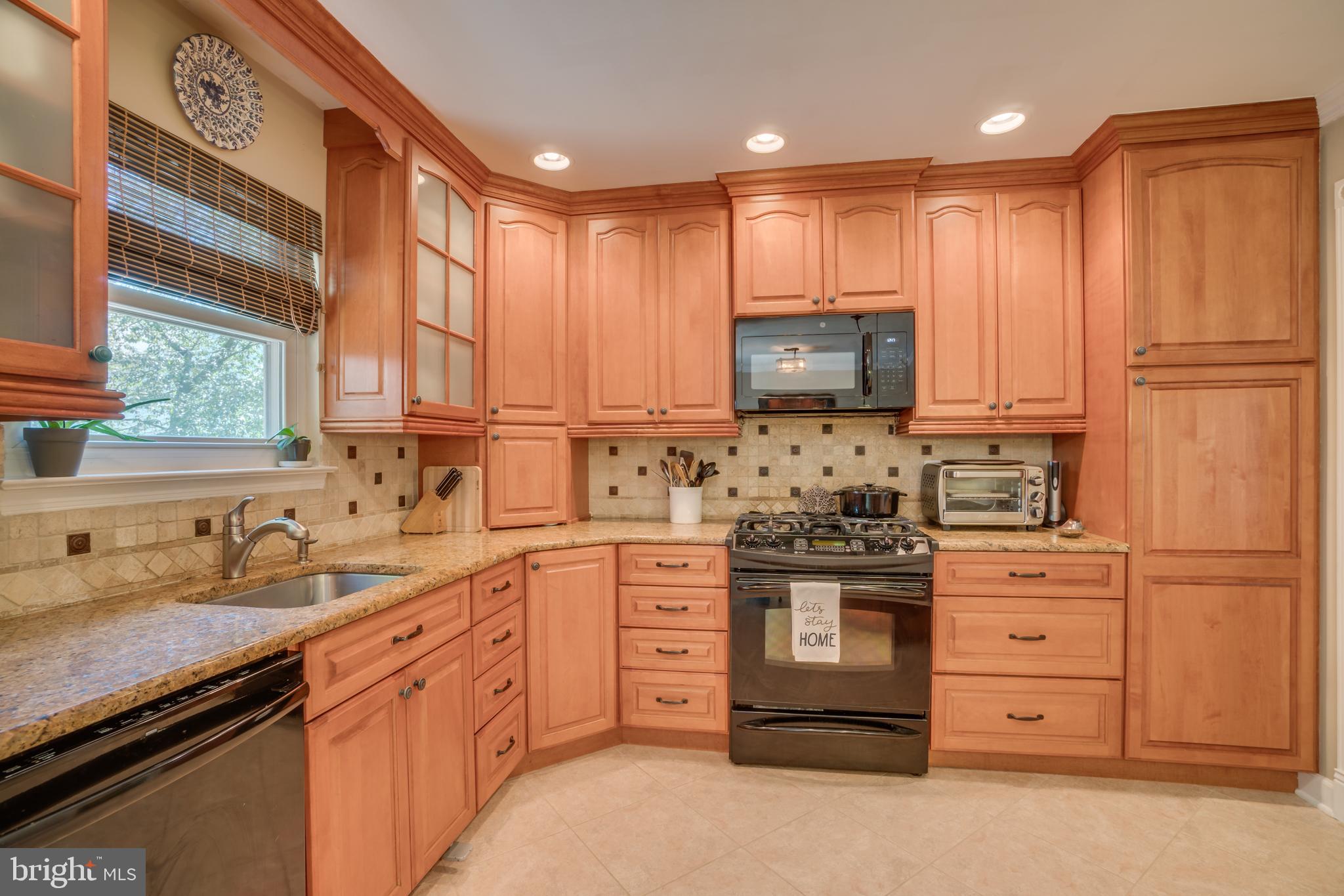 3900 Flagstone Terrace Alexandria, VA 22306 - Photo 4 of 45 Gas Range!