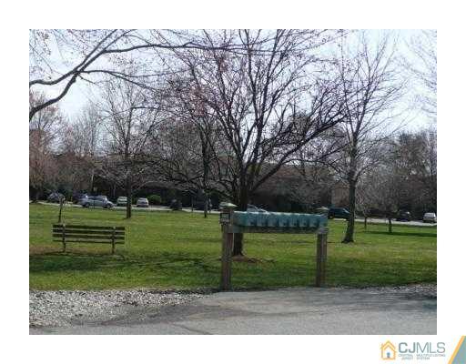 97 Pheasant Run Edison, NJ 08820 - Photo 11 of 13 Gallery Image 11