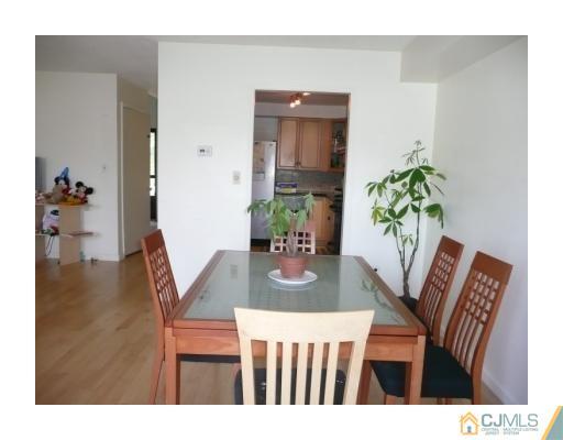 97 Pheasant Run Edison, NJ 08820 - Photo 4 of 13 Gallery Image 4