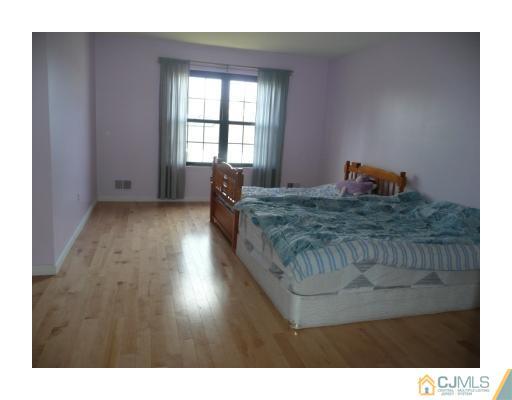97 Pheasant Run Edison, NJ 08820 - Photo 6 of 13 Gallery Image 6