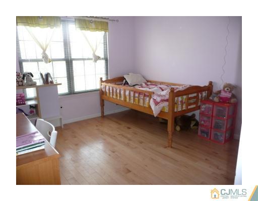97 Pheasant Run Edison, NJ 08820 - Photo 7 of 13 Gallery Image 7