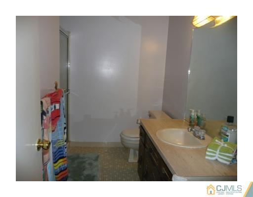 97 Pheasant Run Edison, NJ 08820 - Photo 8 of 13 Gallery Image 8