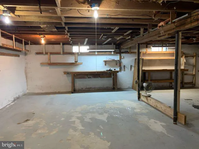 a view of empty room with wooden roof