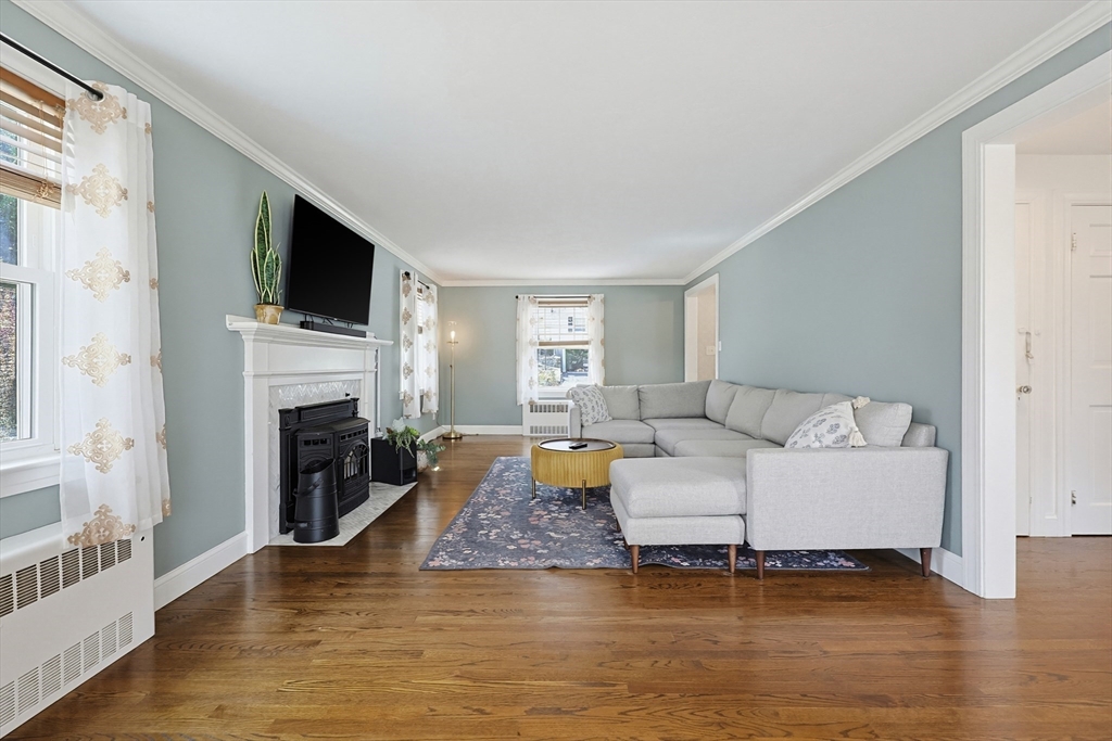 34 Navasota Avenue Worcester, MA 01602 - Photo 4 of 41