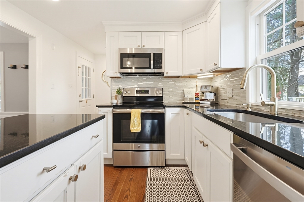 34 Navasota Avenue Worcester, MA 01602 - Photo 8 of 41