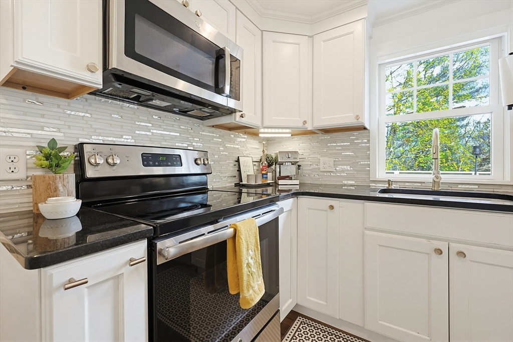 34 Navasota Avenue Worcester, MA 01602 - Photo 9 of 41