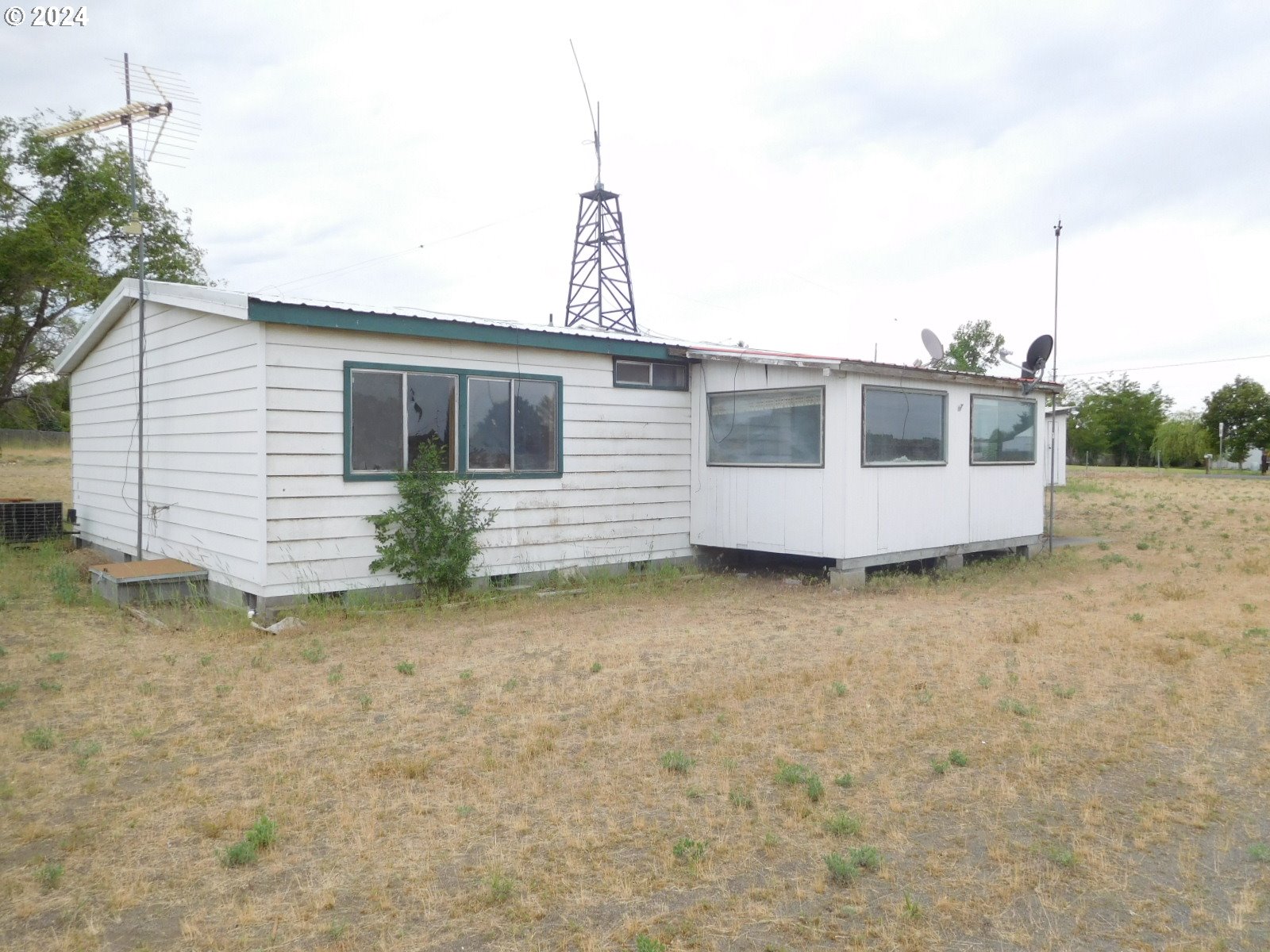 1870 North Townsend Road Hermiston, OR 97838 - Photo 1 of 22