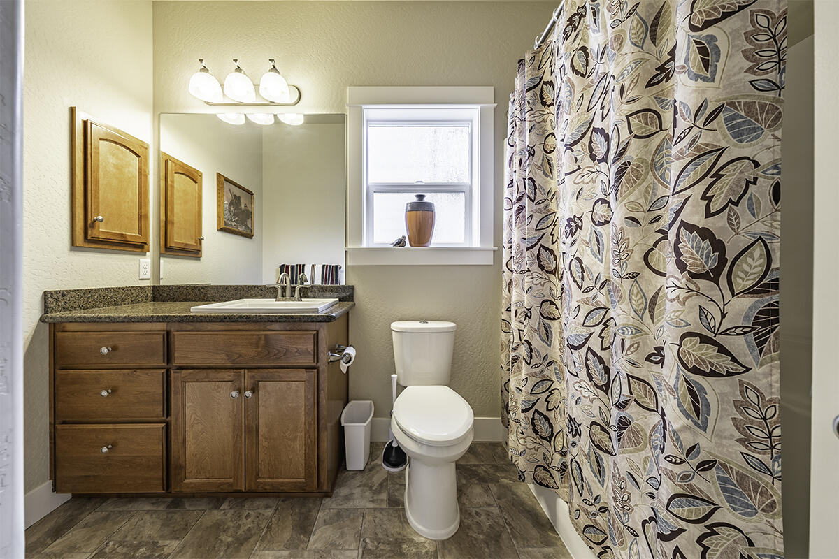 1078 North Haskell Street Central Point, OR 97502 - Photo 18 of 25 a bathroom with a toilet a sink and a mirror