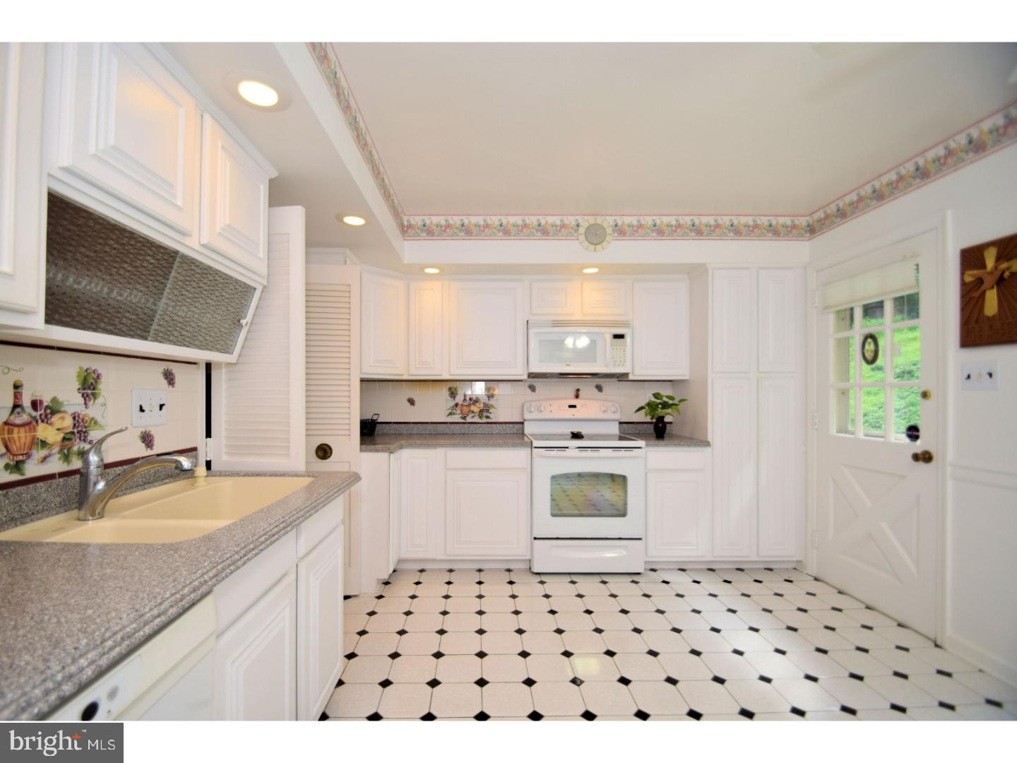 245 Arden Road Conshohocken, PA 19428 - Photo 6 of 26