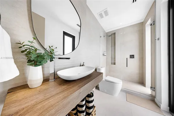 a view of entryway and workspace