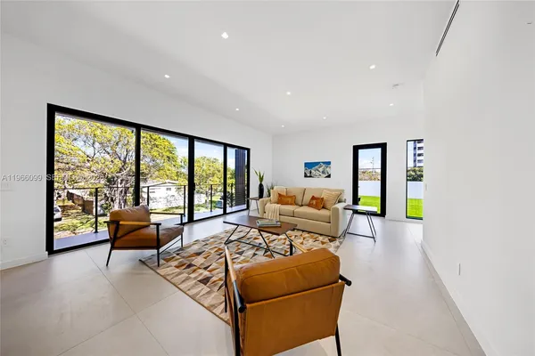 $2,999,999 | 300 Northeast 48th Street, Miami, FL 33137