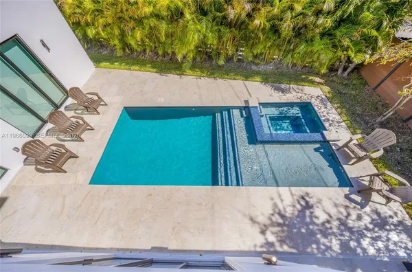 $2,999,999 | 300 Northeast 48th Street, Miami, FL 33137