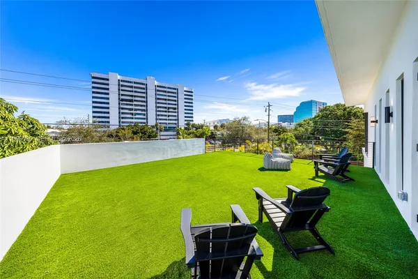 $2,999,999 | 300 Northeast 48th Street, Miami, FL 33137