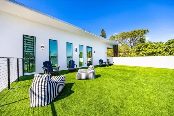 $2,999,999 | 300 Northeast 48th Street, Miami, FL 33137