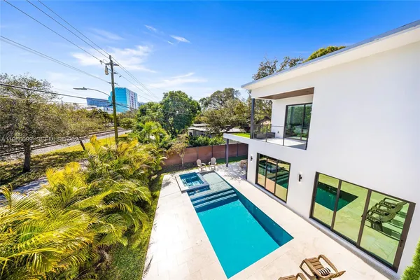 $2,999,999 | 300 Northeast 48th Street, Miami, FL 33137