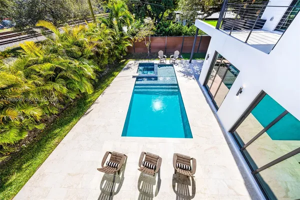 $2,999,999 | 300 Northeast 48th Street, Miami, FL 33137