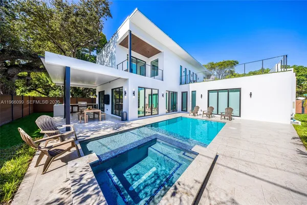 $2,999,999 | 300 Northeast 48th Street, Miami, FL 33137