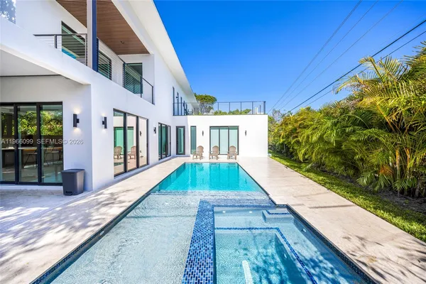 $2,999,999 | 300 Northeast 48th Street, Miami, FL 33137