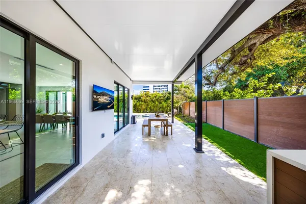 $2,999,999 | 300 Northeast 48th Street, Miami, FL 33137