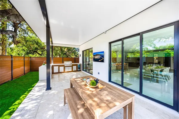 $2,999,999 | 300 Northeast 48th Street, Miami, FL 33137