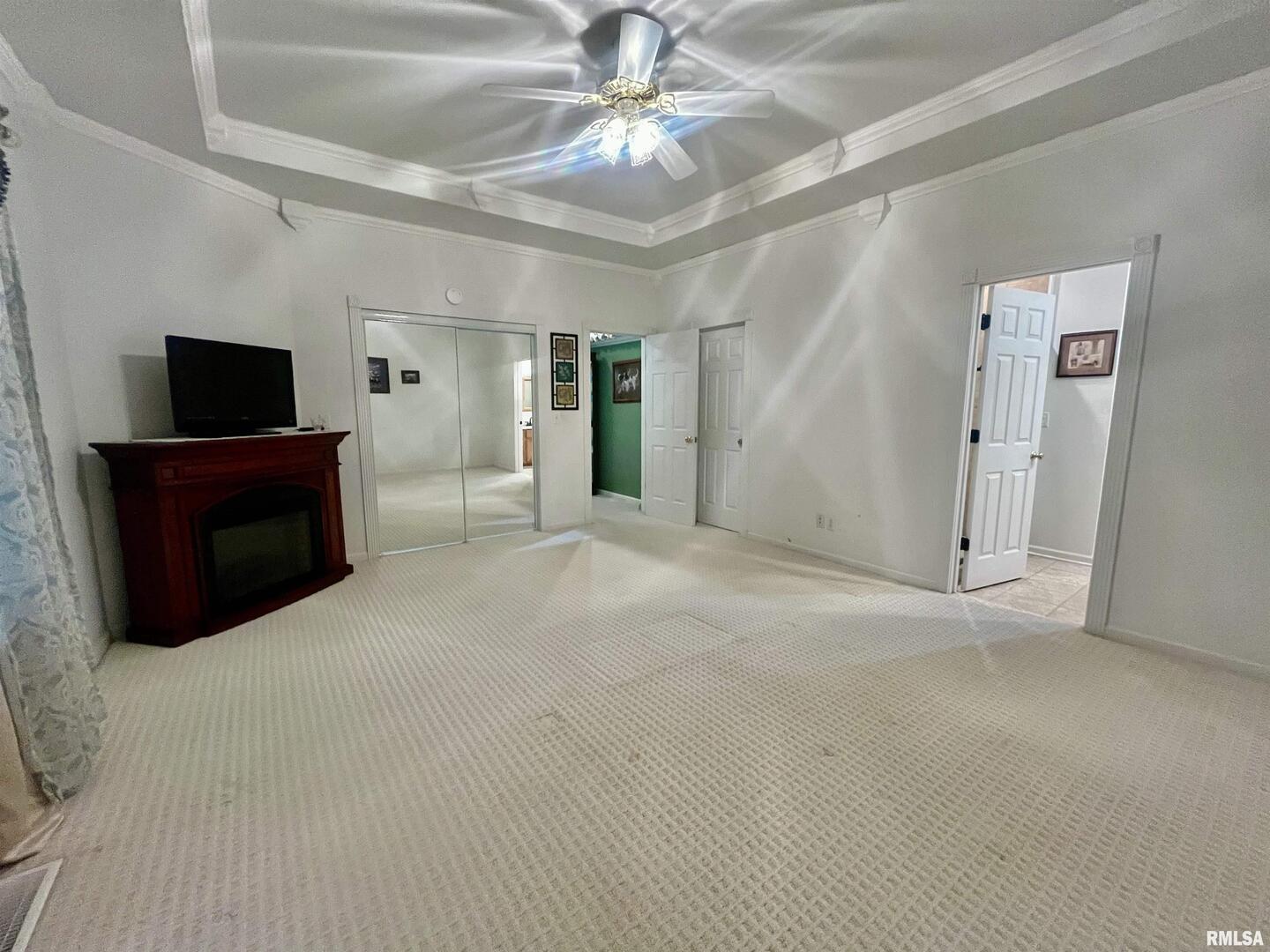 3220 Massac Creek Road Metropolis, IL 62960 - Photo 23 of 76 a view of livingroom with furniture and a ceiling fan